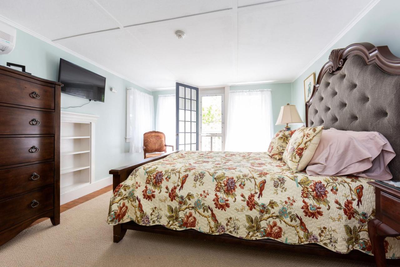 | The Elmhurst Inn
