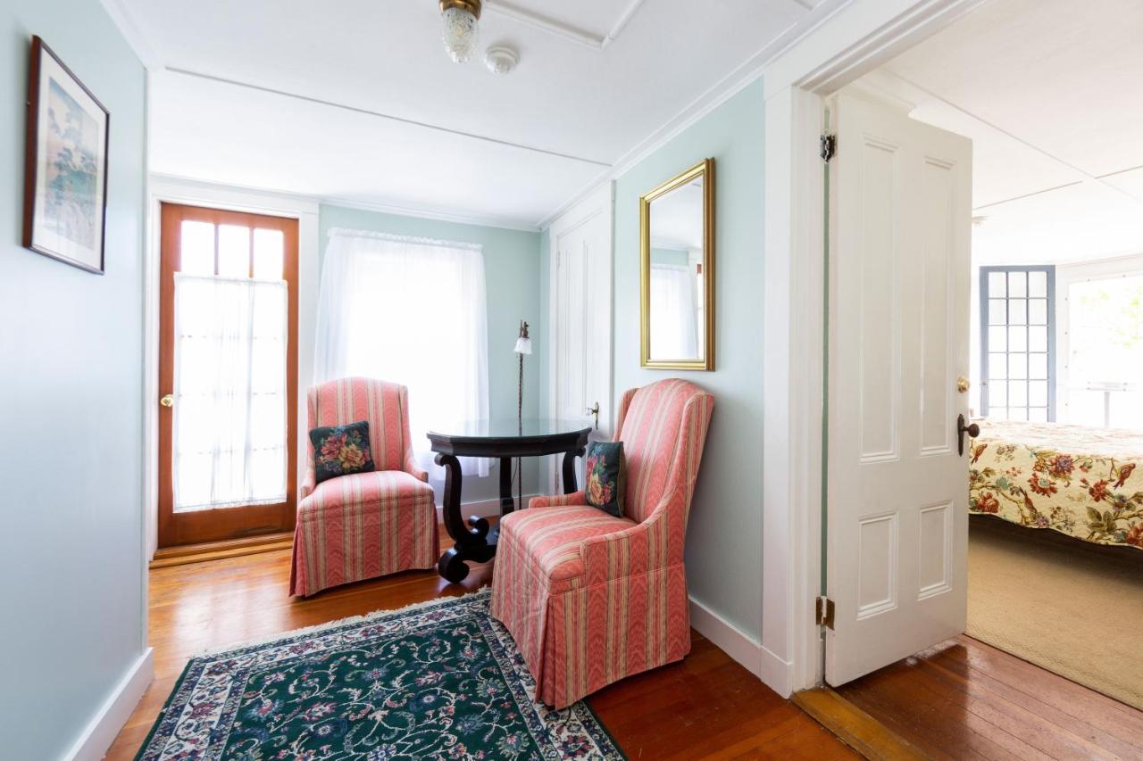 | The Elmhurst Inn