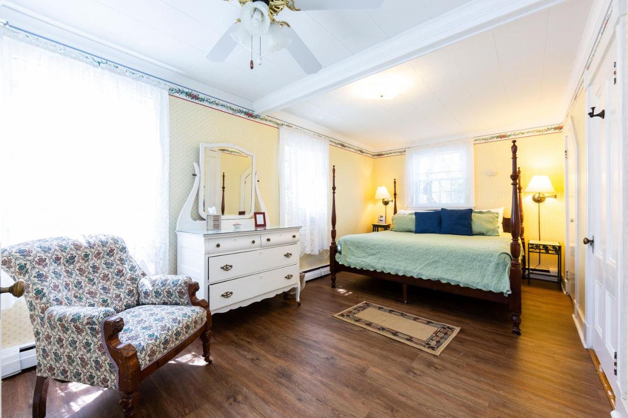 | The Elmhurst Inn