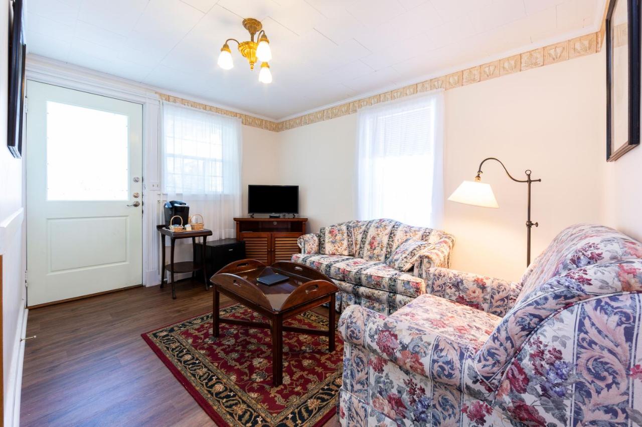 | The Elmhurst Inn