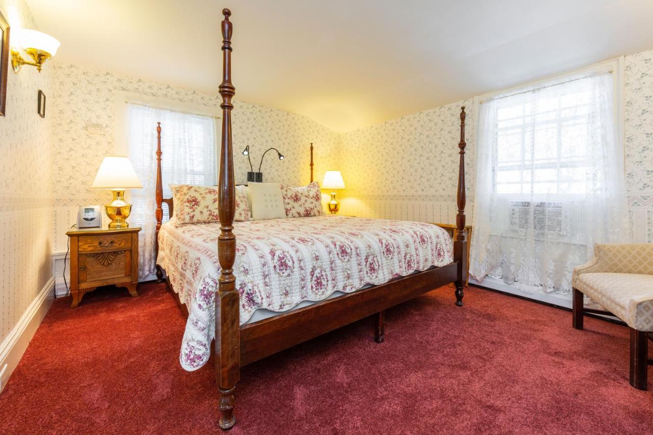  | The Elmhurst Inn