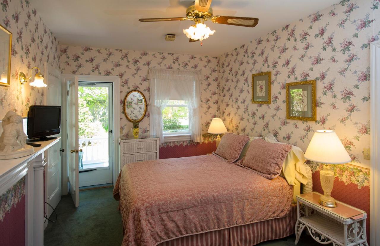  | Anne's White Columns Inn