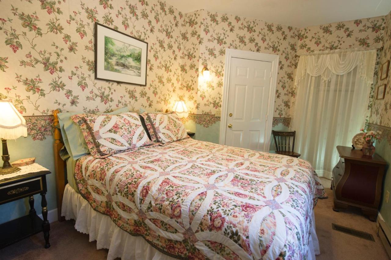 | Anne's White Columns Inn