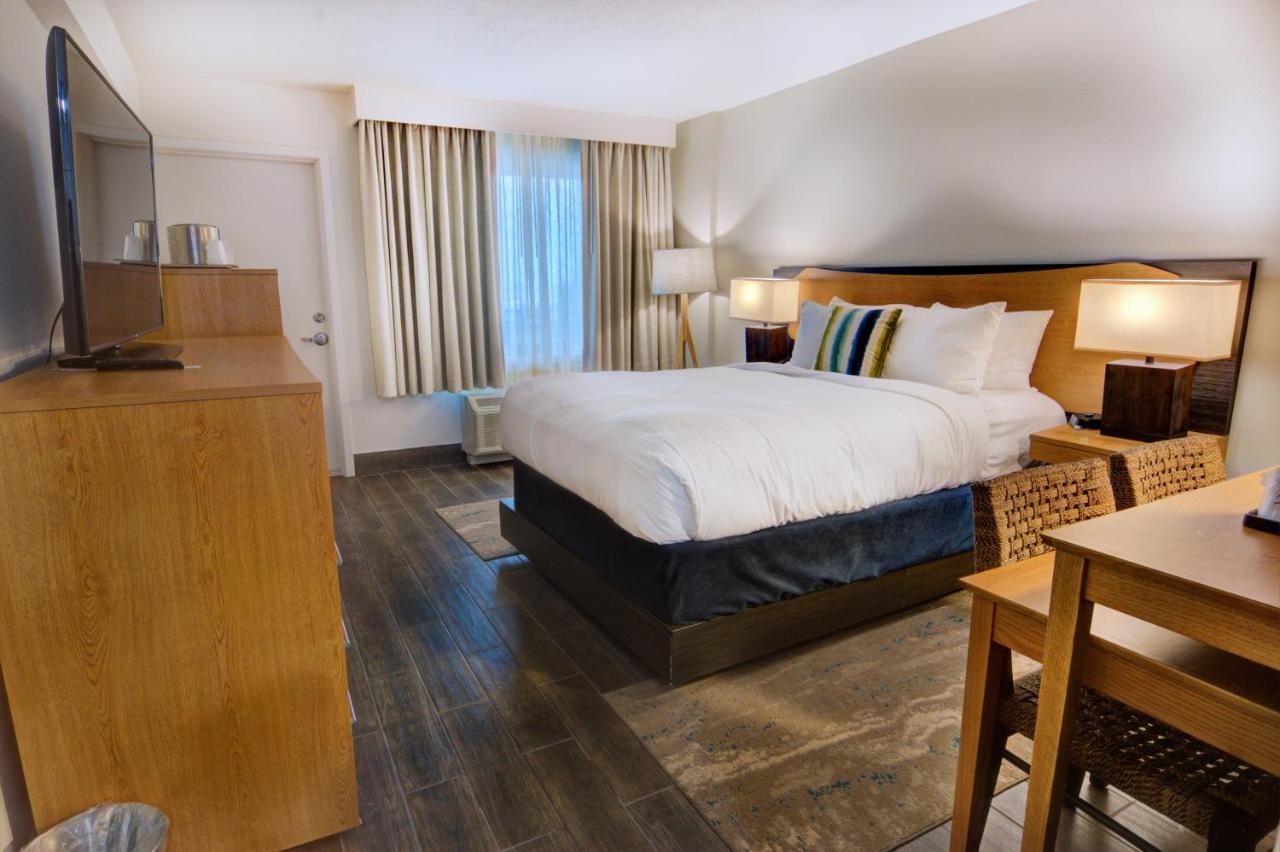 Queen Room with Balcony - Partial Ocean View/Disability Accessible at Guy Harvey Resort on St Augustine Beach