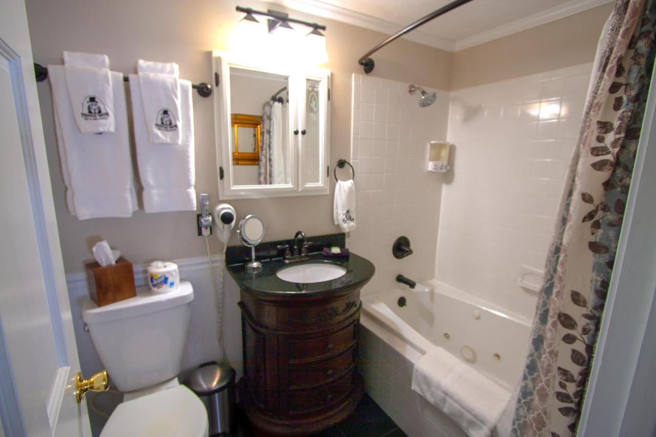 | Phineas Swann Inn & Spa