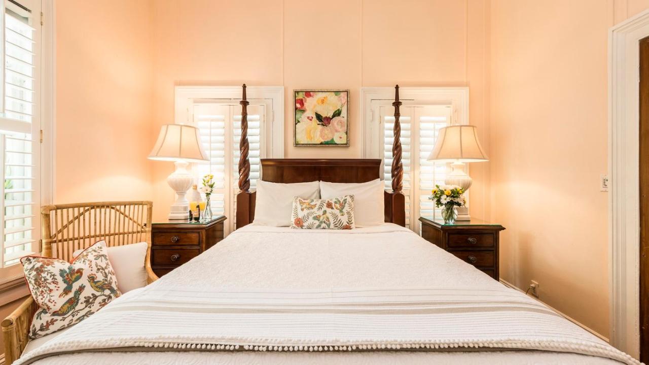 | Old Town Manor