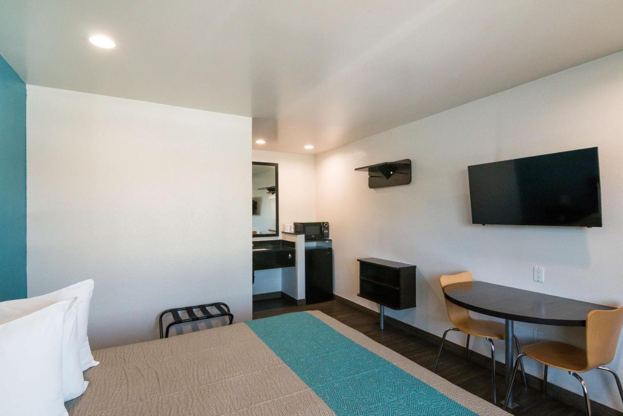 | Motel 6-South El Monte, CA - Los Angeles