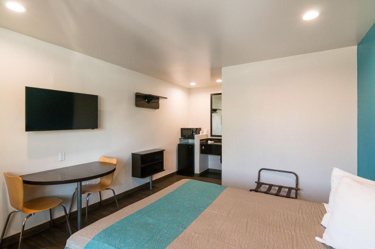 | Motel 6-South El Monte, CA - Los Angeles