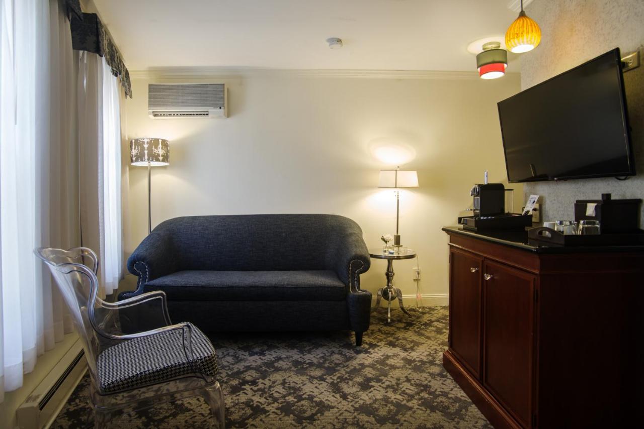| Chestnut Hill Hotel