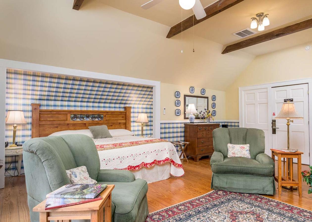  | Highland Lake Inn & Resort - Flat Rock