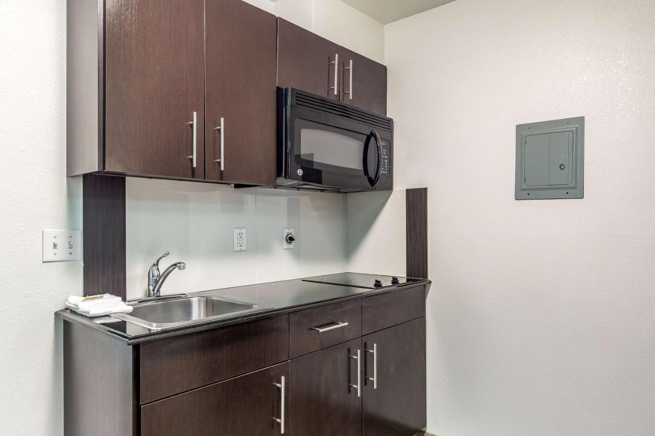 Deluxe Quadruple Room - Non-Smoking at Studio 6 Orange, TX