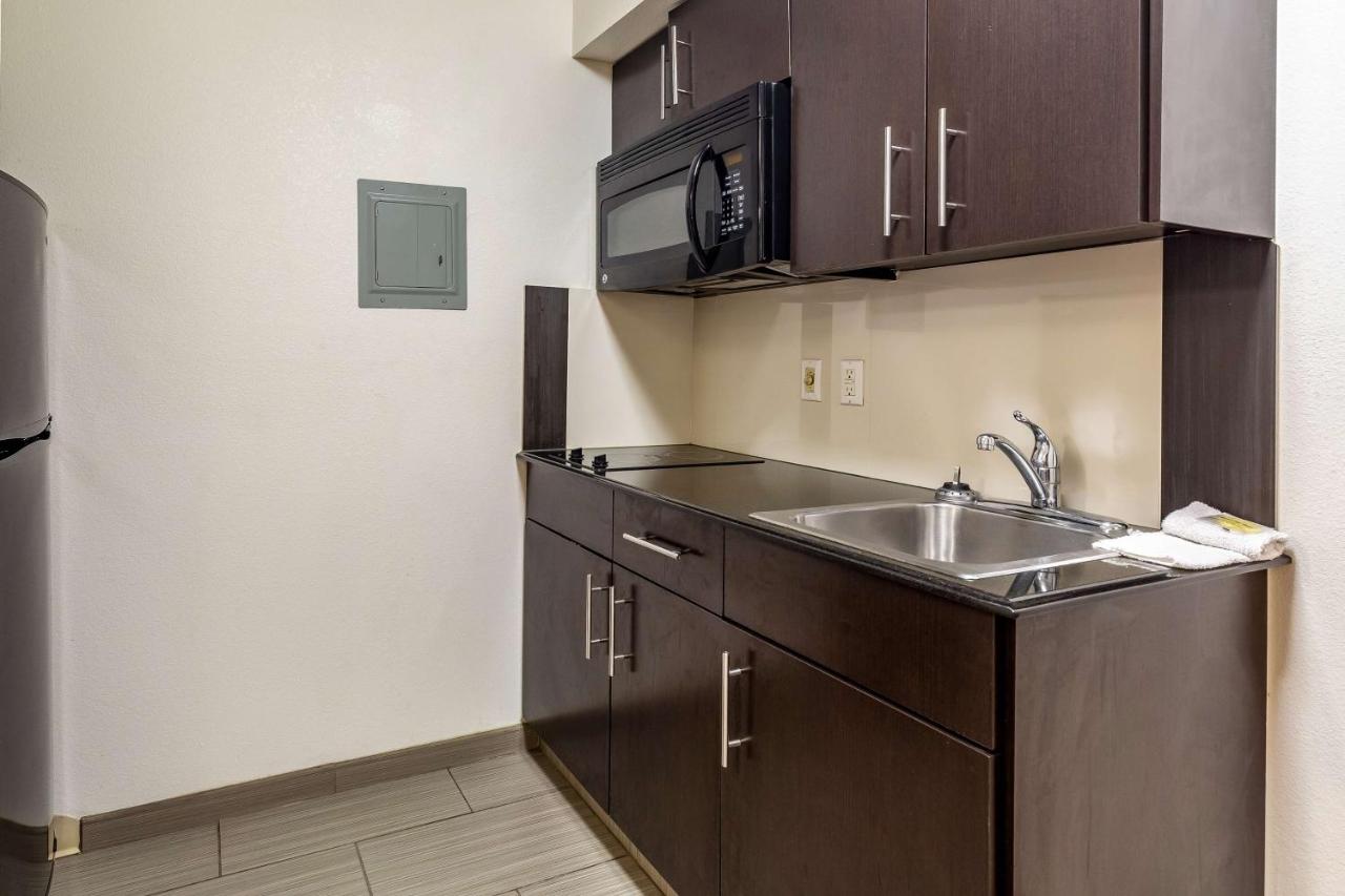 Deluxe Quadruple Room - Non-Smoking at Studio 6 Orange, TX
