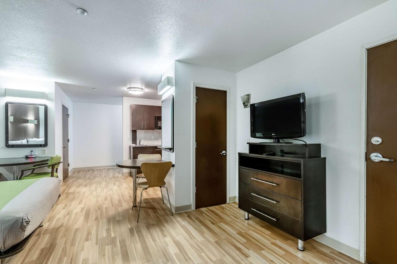 Deluxe Quadruple Room - Non-Smoking at Studio 6 Orange, TX