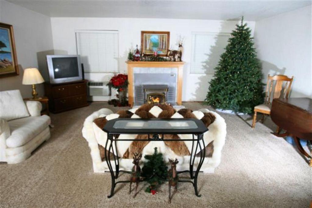 | Christmas Tree Inn