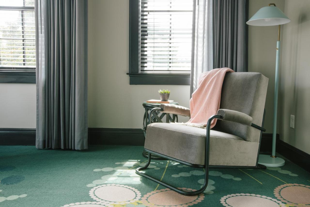 | Hotel Clermont Atlanta, by Oliver