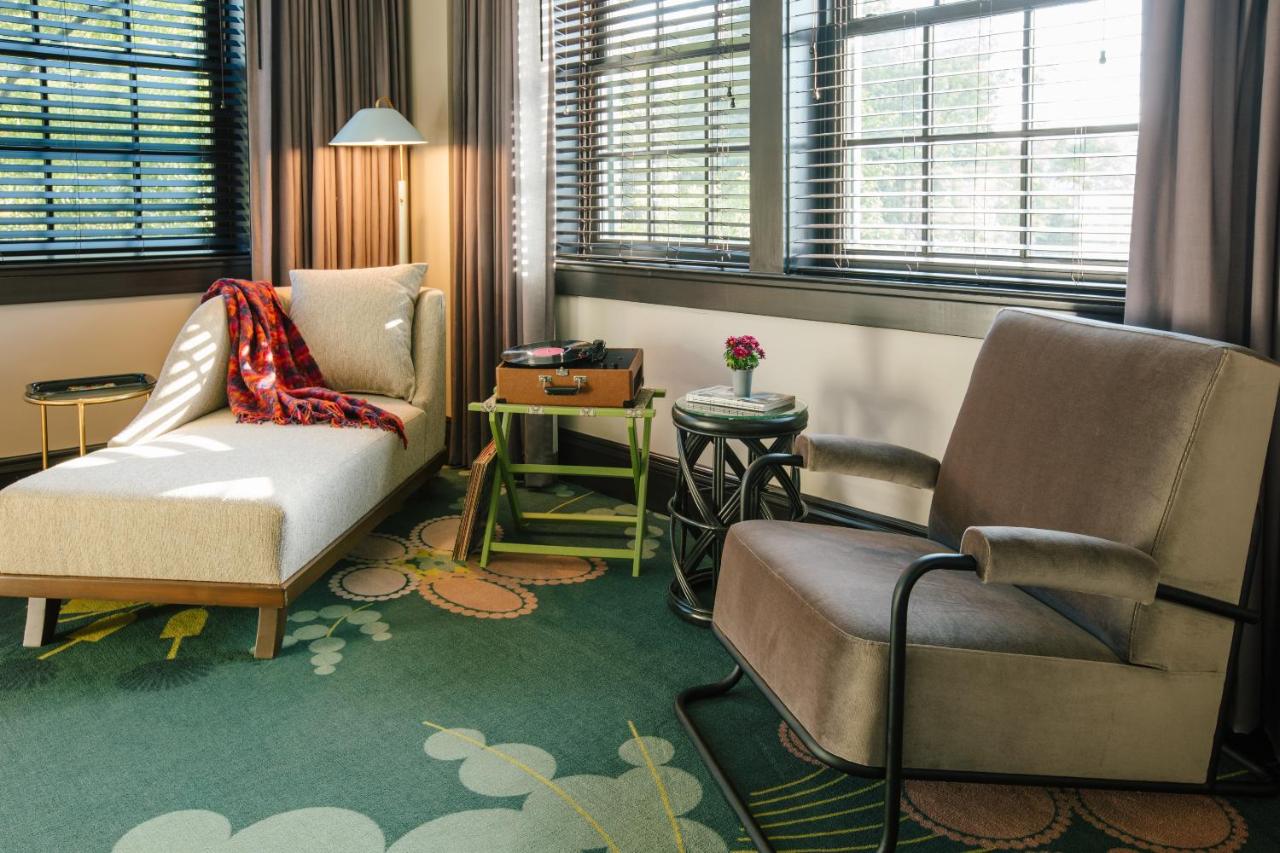 | Hotel Clermont Atlanta, by Oliver