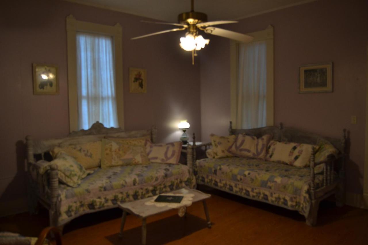  | Carleton House Bed and Breakfast