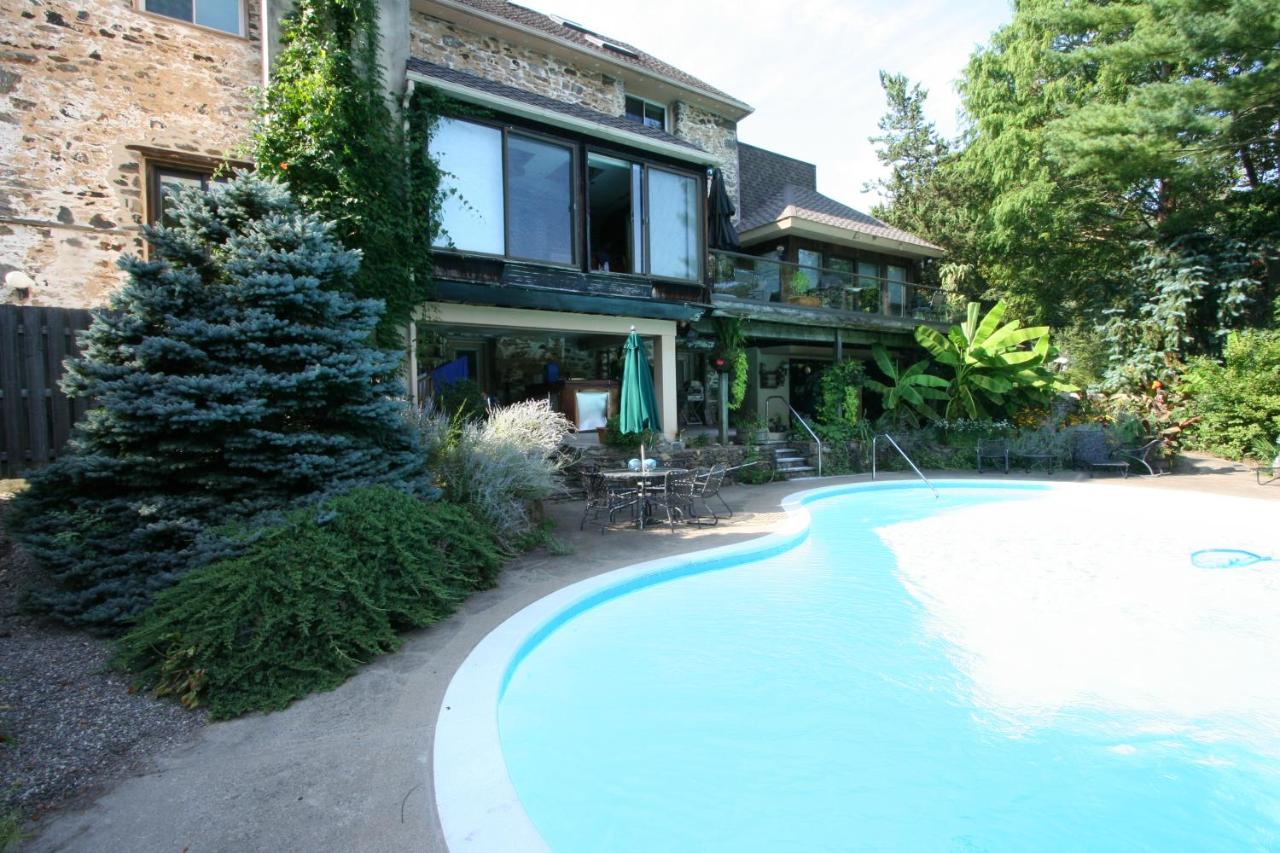 | Alpenhof Bed & Breakfast
