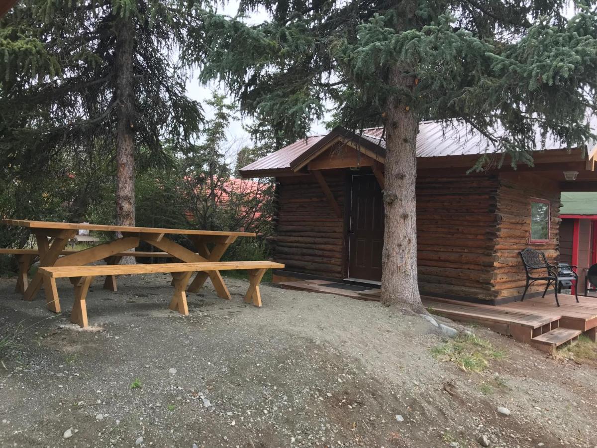 | Lake Louise Lodge, Alaska