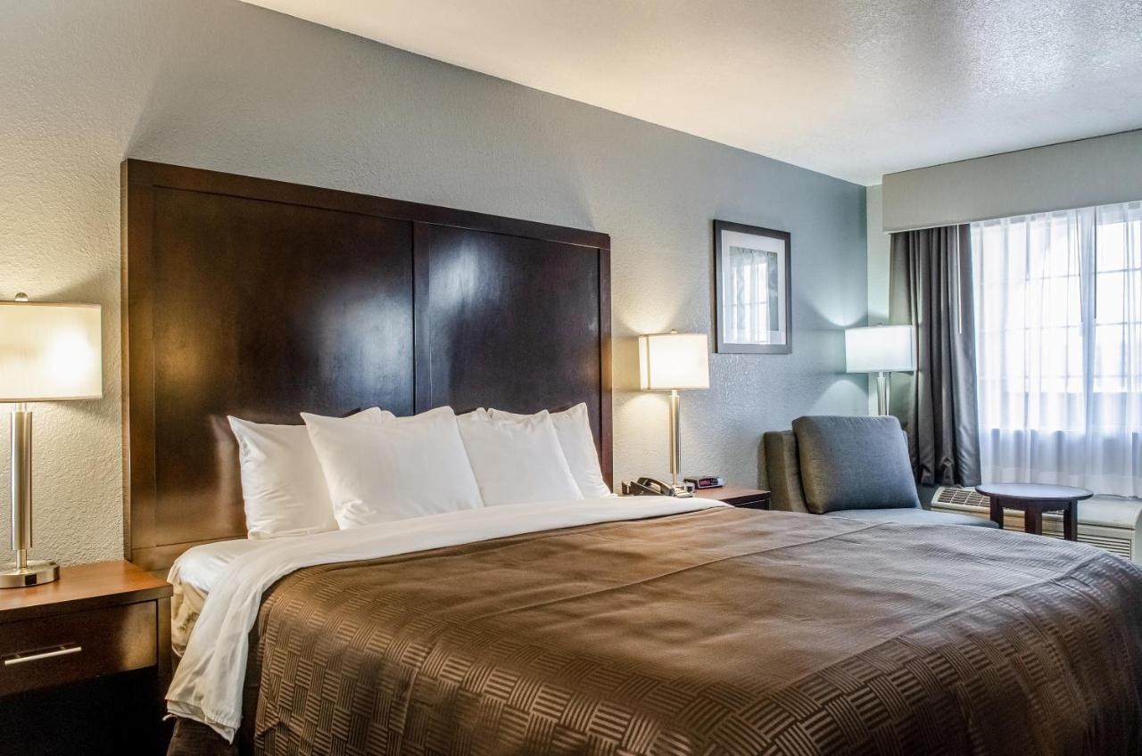 King Room - Non-Smoking at Clarion Hotel By Humboldt Bay