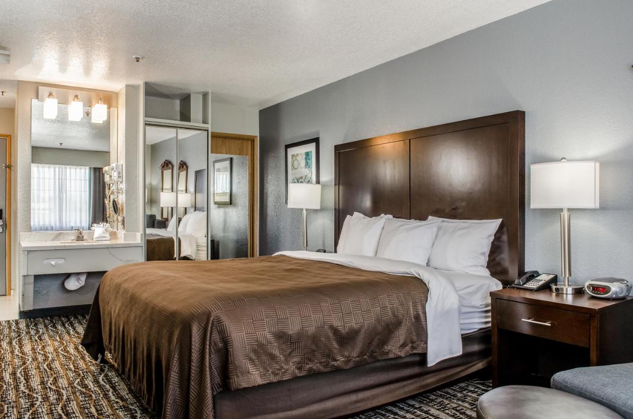 King Room - Non-Smoking at Clarion Hotel By Humboldt Bay