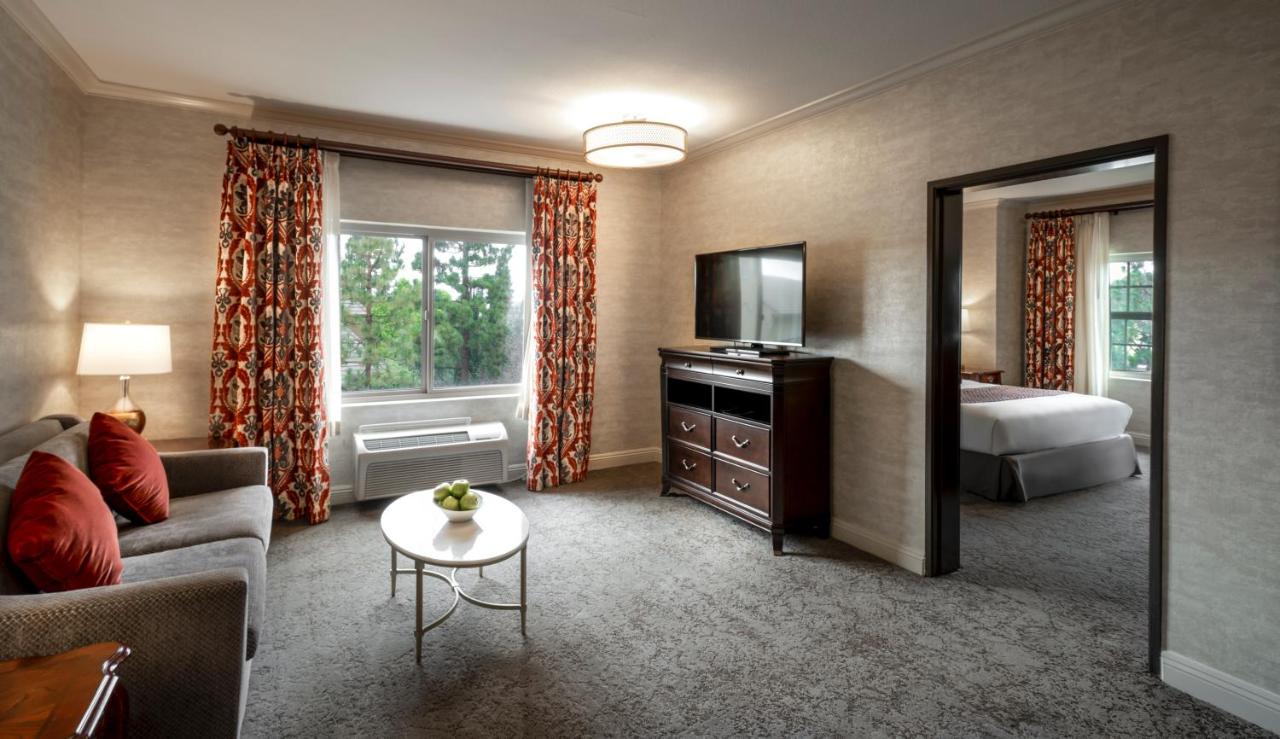 Executive Suite at Ayres Hotel Costa Mesa/Newport Beach
