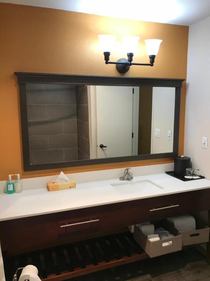 Deluxe Queen Room with Two Queen Beds at Coast Inn at Lake Hood