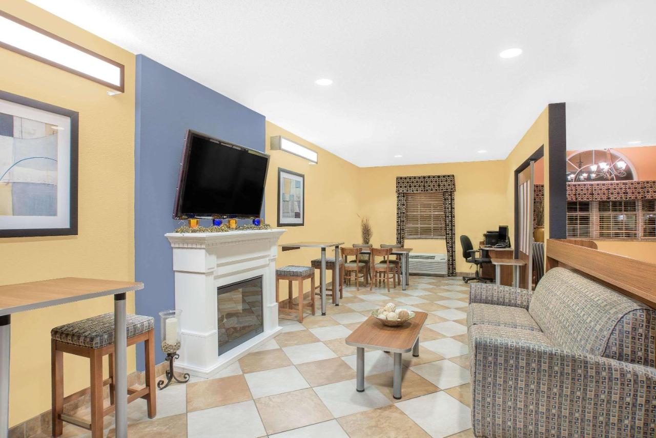| Microtel Inn & Suites Chili/Rochester