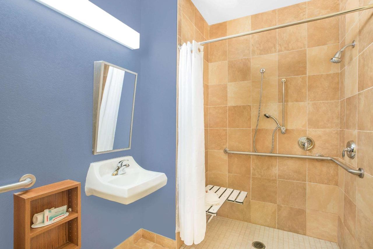 | Microtel Inn & Suites Chili/Rochester