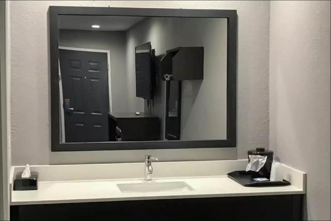 King Room - Accessible/Non-Smoking at Rodeway Inn Calhoun South