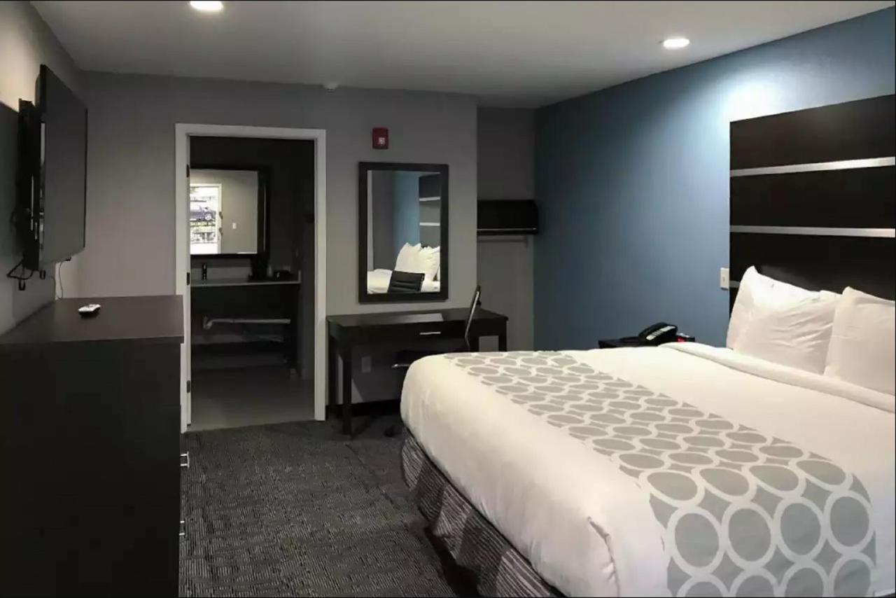King Room - Non-Smoking at Rodeway Inn Calhoun South