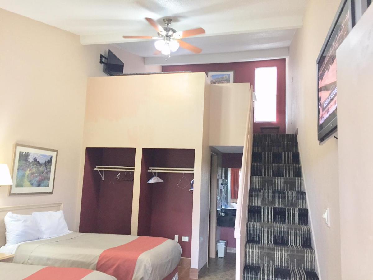 | Red Carpet Inn North Chicago