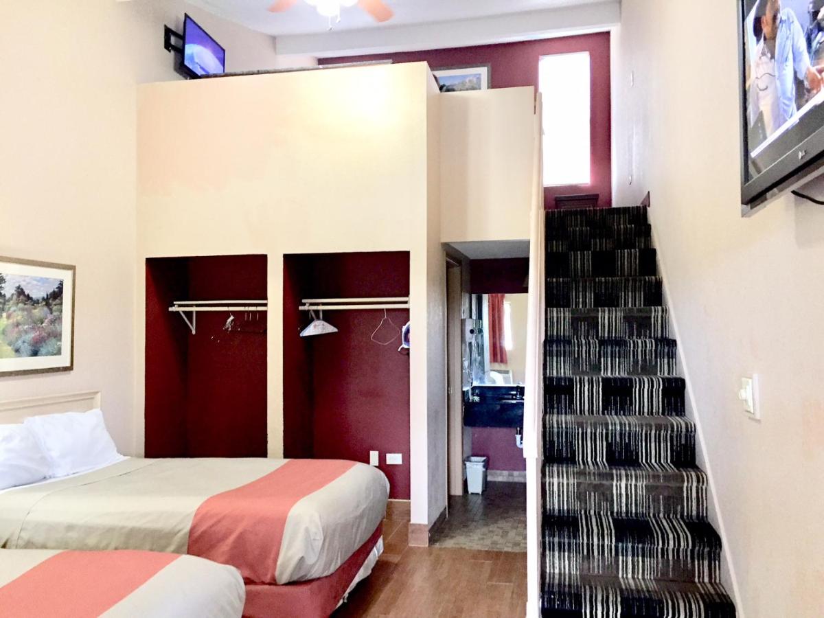 | Red Carpet Inn North Chicago
