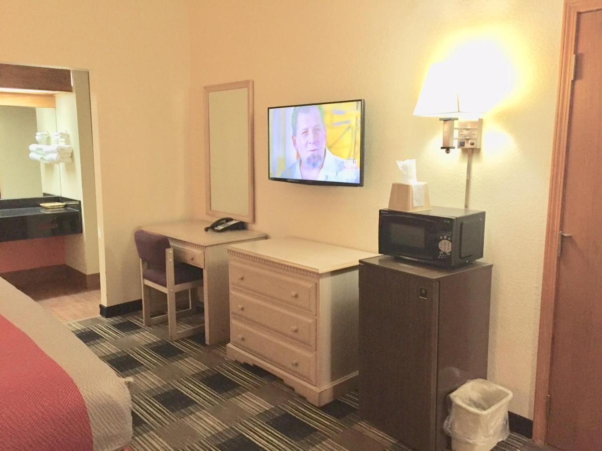 | Red Carpet Inn North Chicago