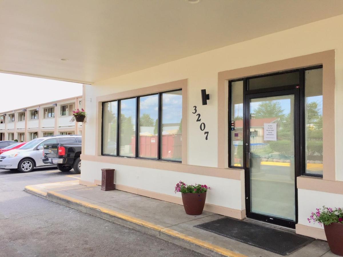 | Red Carpet Inn North Chicago