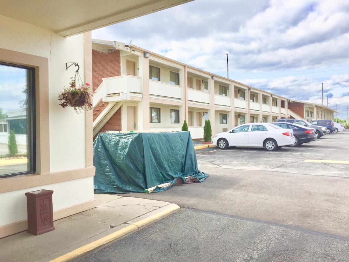 | Red Carpet Inn North Chicago