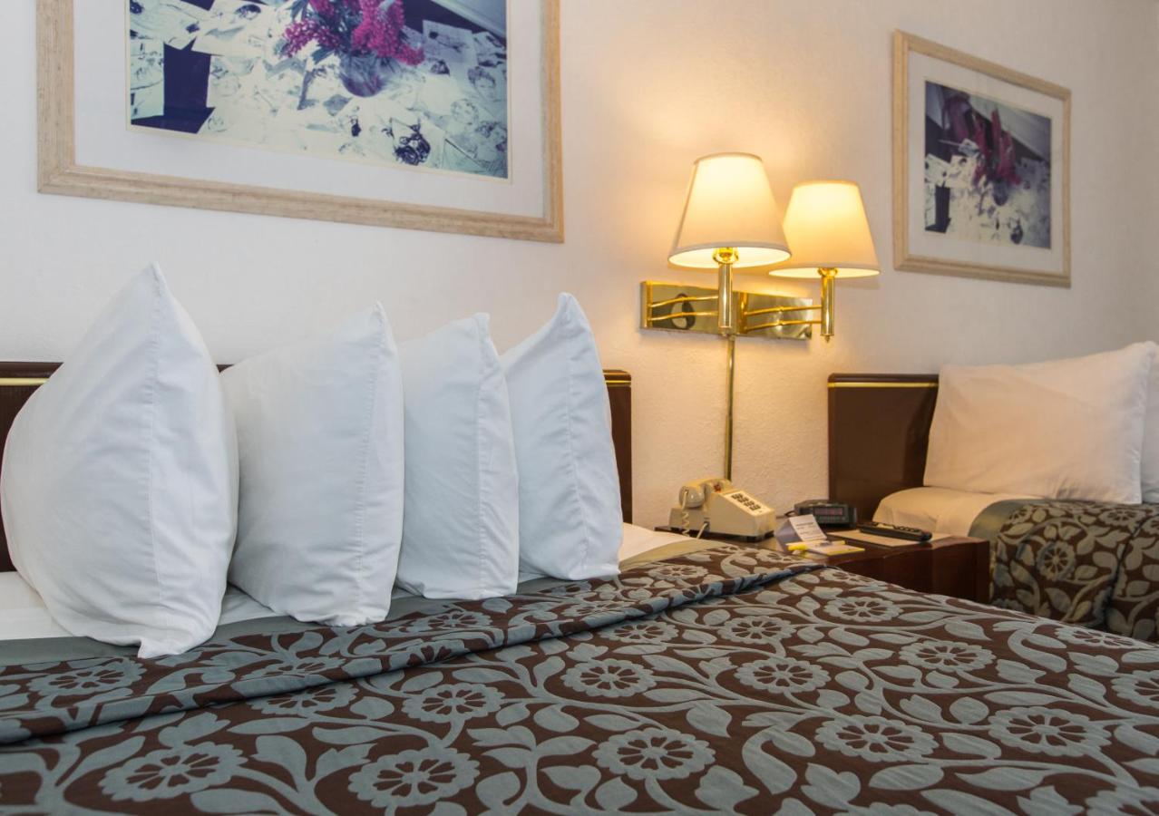 | Thunderbird Beach Hotel