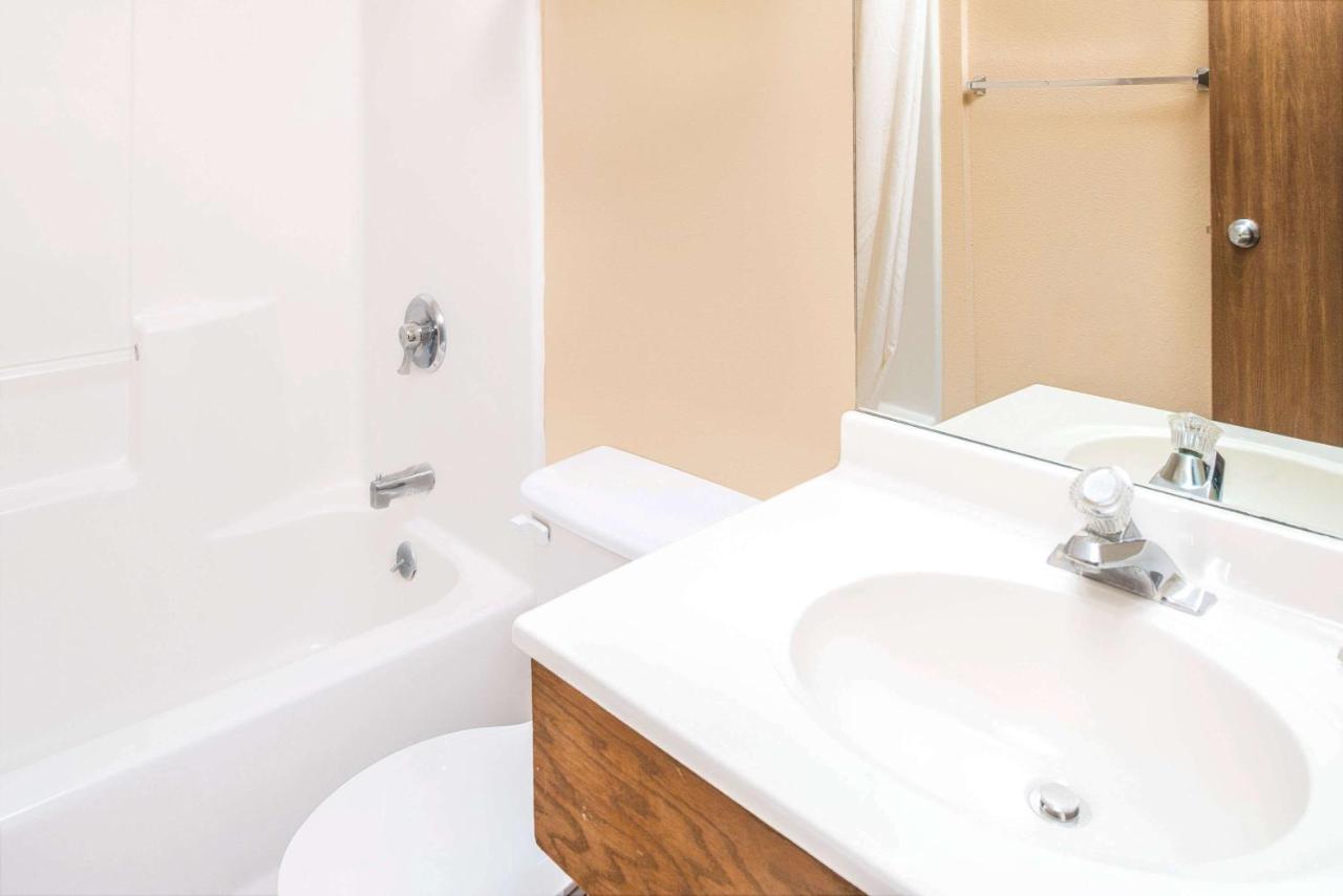 Queen Room - Disability Access/Non-Smoking at Super 8 by Wyndham Blair