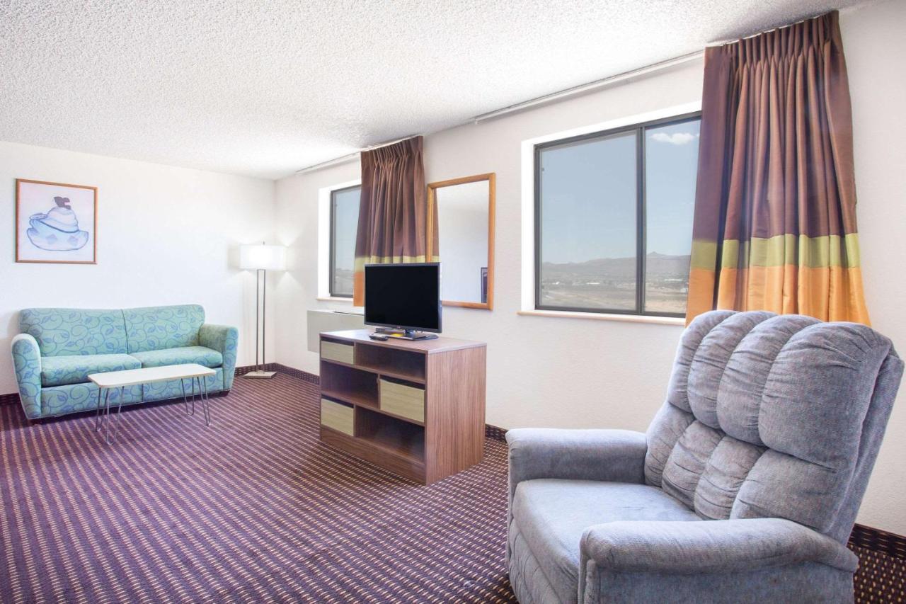 Deluxe King Suite at Super 8 by Wyndham Kingman