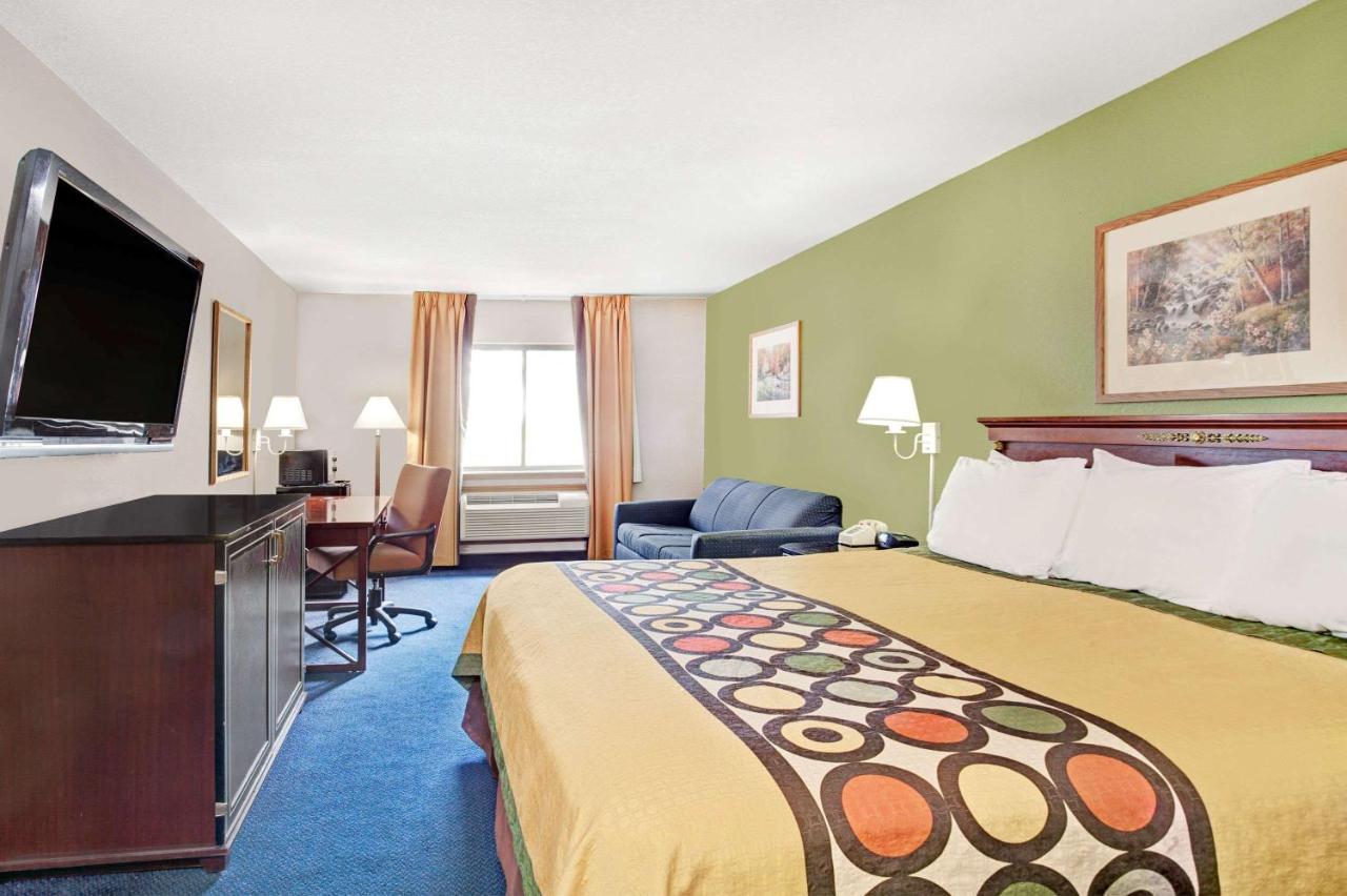 | Super 8 by Wyndham West Memphis