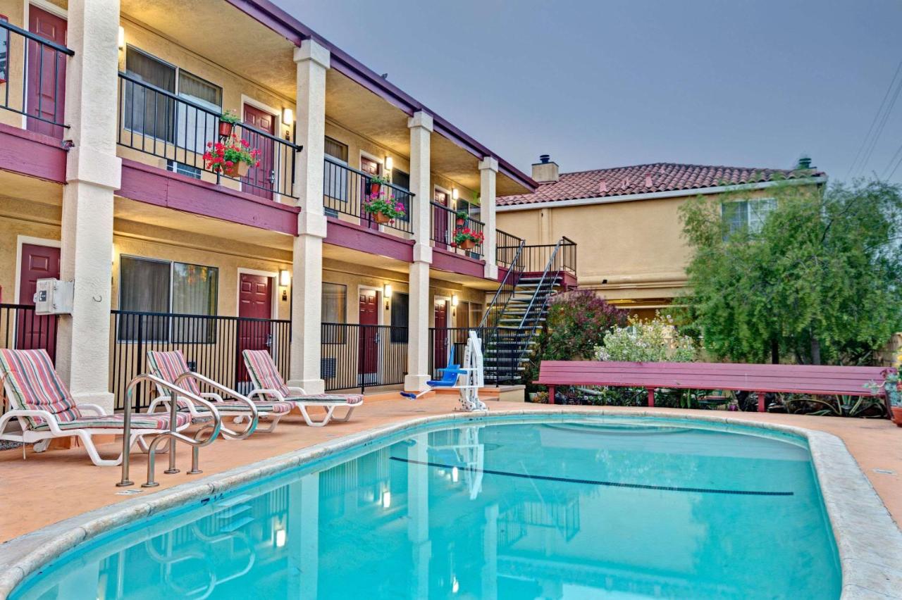 | Super 8 by Wyndham Santa Cruz/Beach Boardwalk East