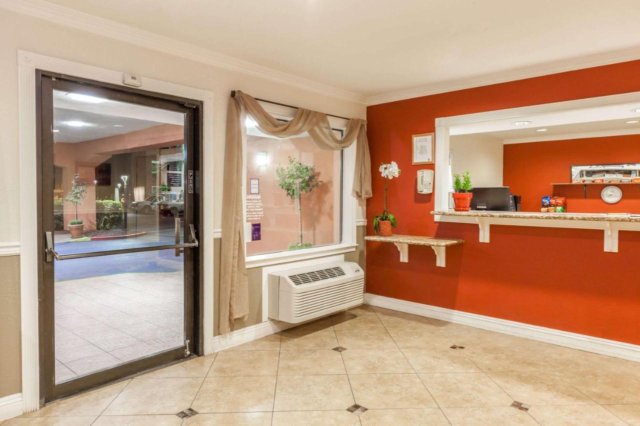  | Super 8 by Wyndham Bakersfield/Central