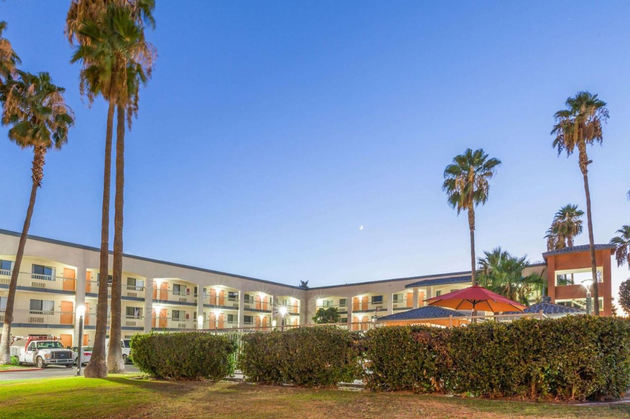  | Super 8 by Wyndham Bakersfield/Central