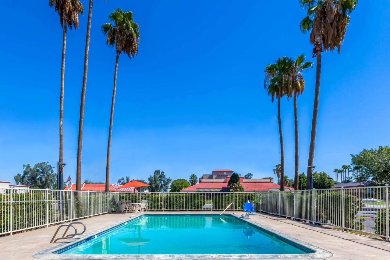  | Super 8 by Wyndham Bakersfield/Central