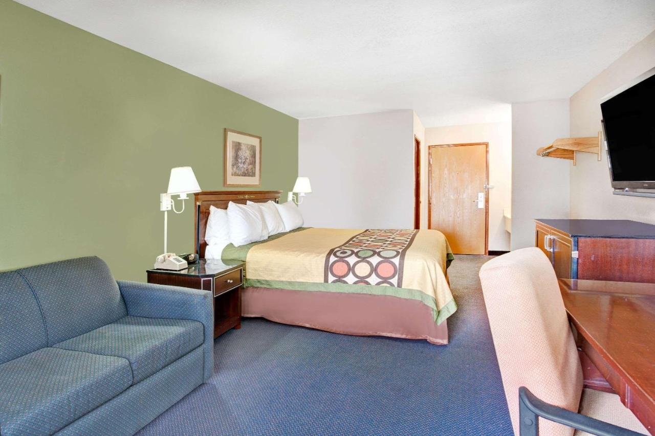 | Super 8 by Wyndham West Memphis