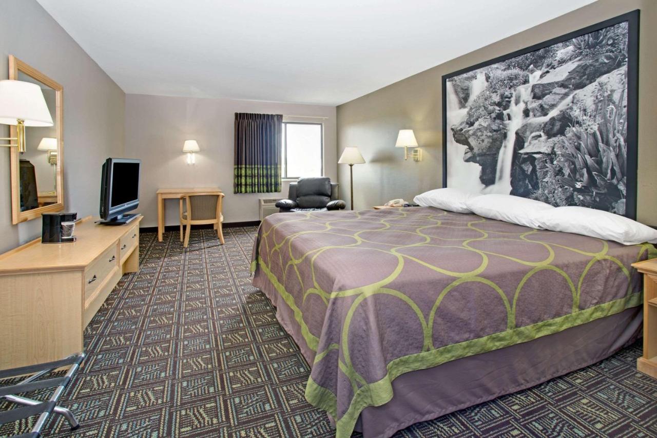 | Super 8 by Wyndham Fort Collins