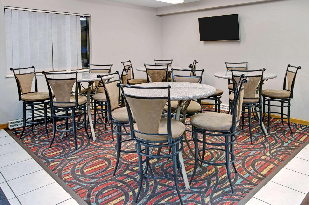 | Super 8 by Wyndham Fort Collins