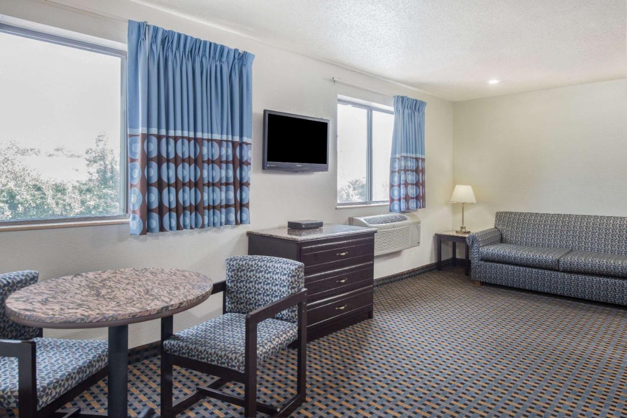  | Super 8 by Wyndham New Castle