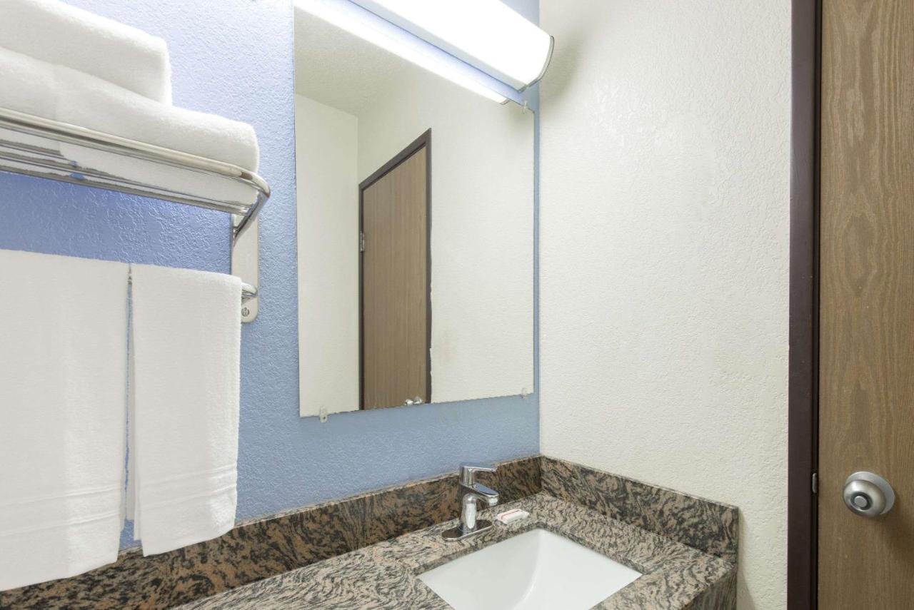  | Super 8 by Wyndham New Castle