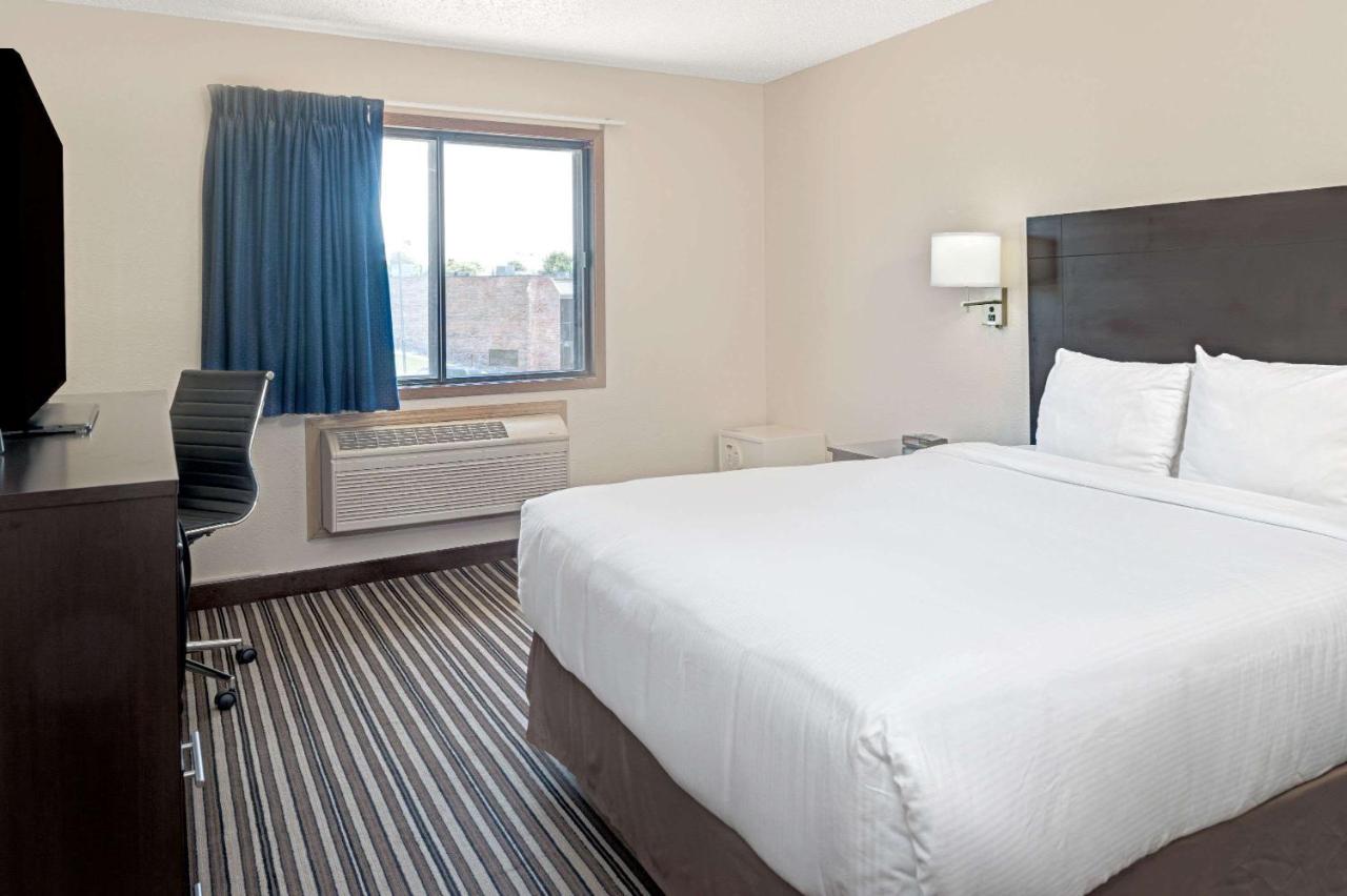  | Super 8 by Wyndham Omaha I-80 West